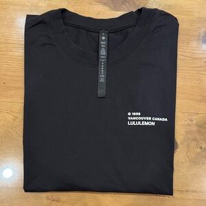 lululemon athletica Black Short Sleeve Tee